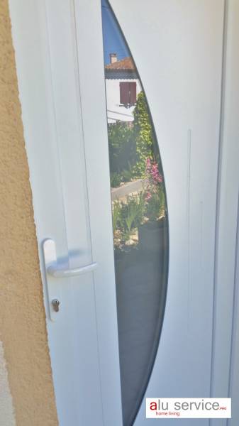 Réalisation porte d'entrée PVC vitrée rénovation sur mesure Martigues
