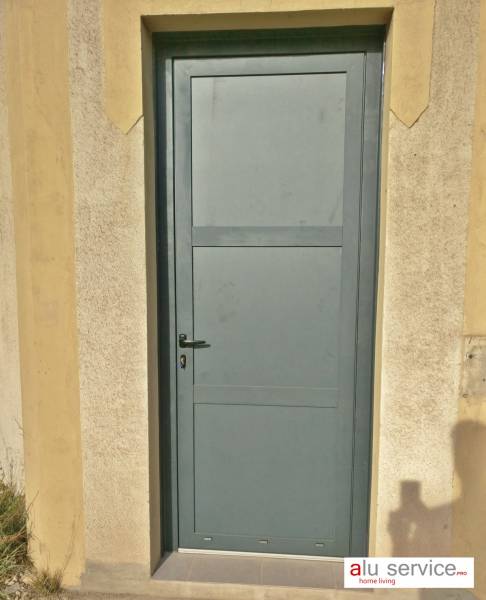 porte d'entrée aluminium sur mesure gris anthracite 3 points à Martigues 